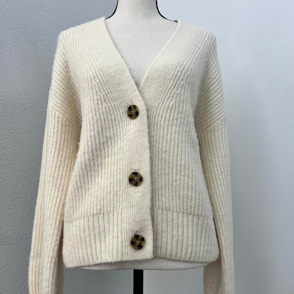Gap Cozy Button Front Birch Cream Knit Cardigan Sweater - Size XS - Picture 4 of 7